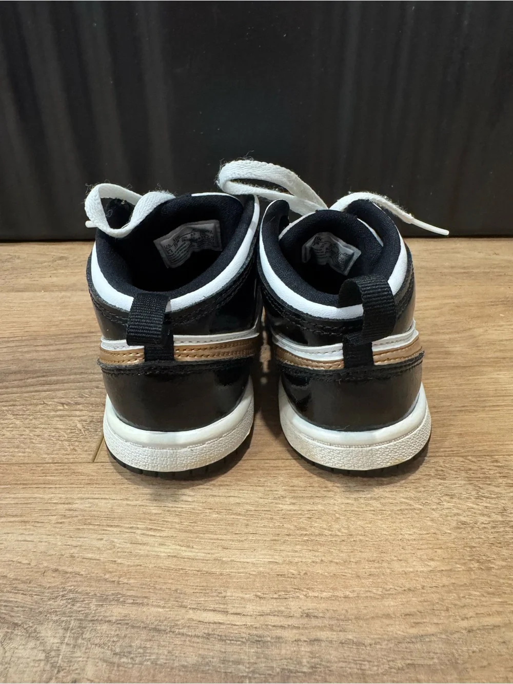 Jordan Kids Low-Top Jordans- White, Black & Metallic Gold